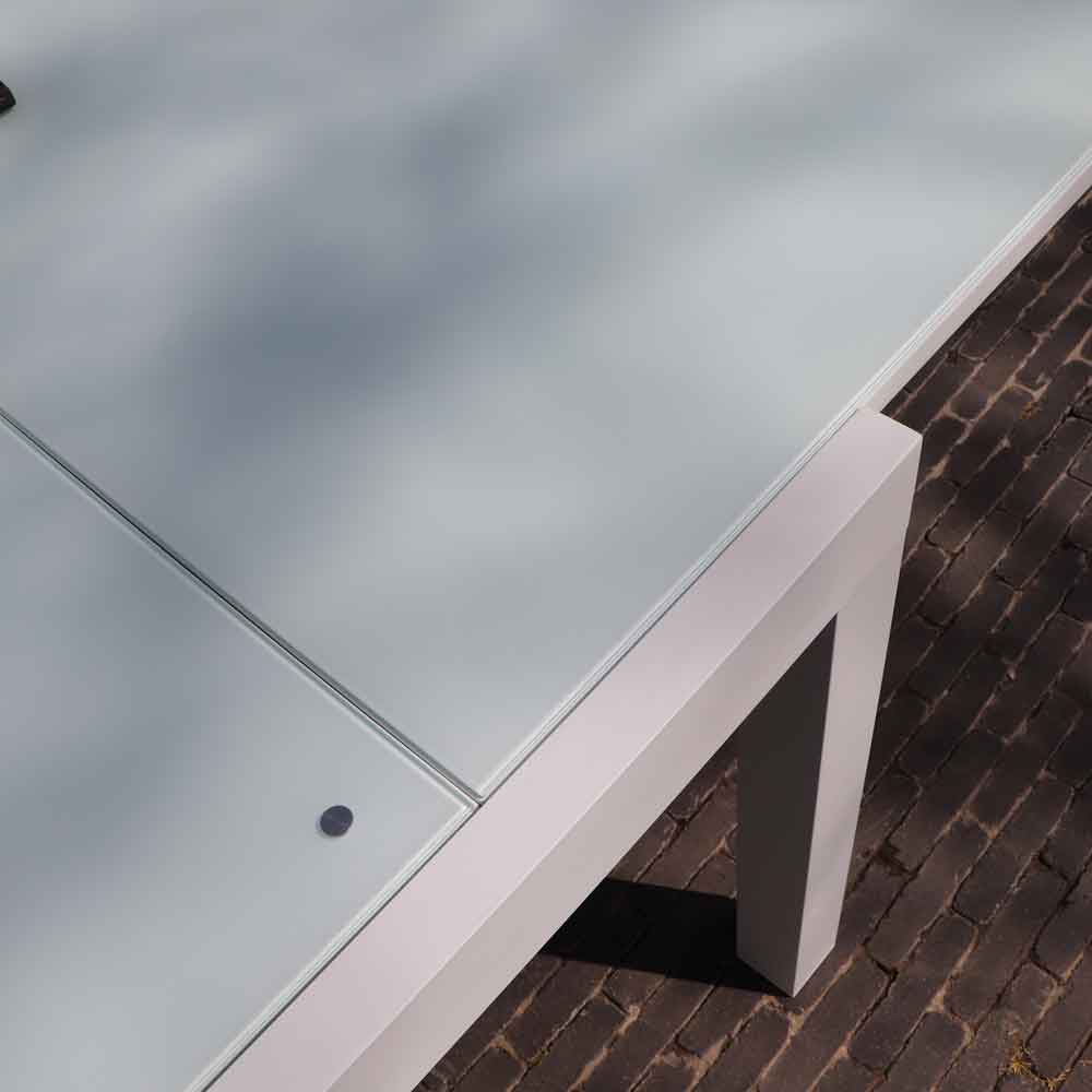 table de jardin blanc