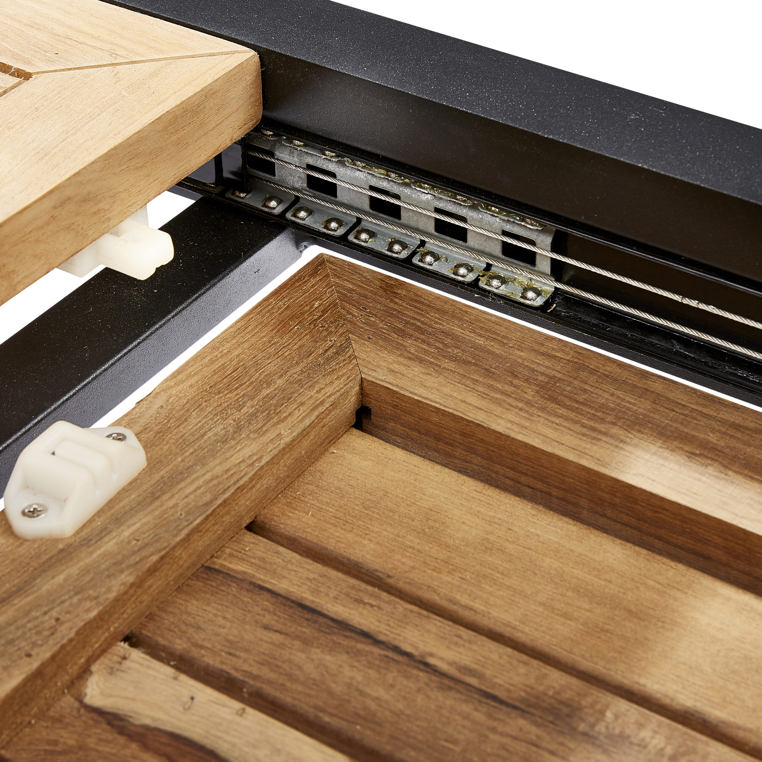 603053 BALITECK Table de jardin en alu noir et plateau en bois de teck