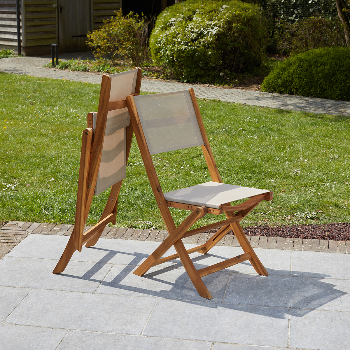 700003 BILBAO Ensemble en Acacia carré Table 4 avec 4 chaises Grises Mobilier Exotique Wilsa Garden Ensemble en Acacia carré Table 4 avec 4 chaises Grises Wilsa Garden