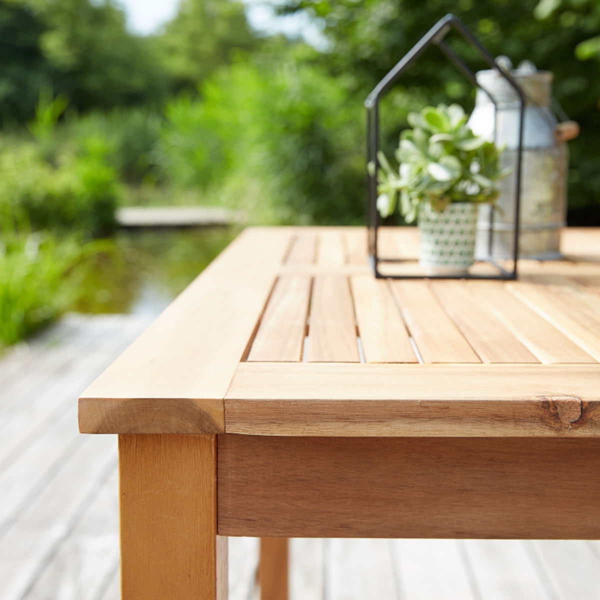 table en bois carrée 4 personnes