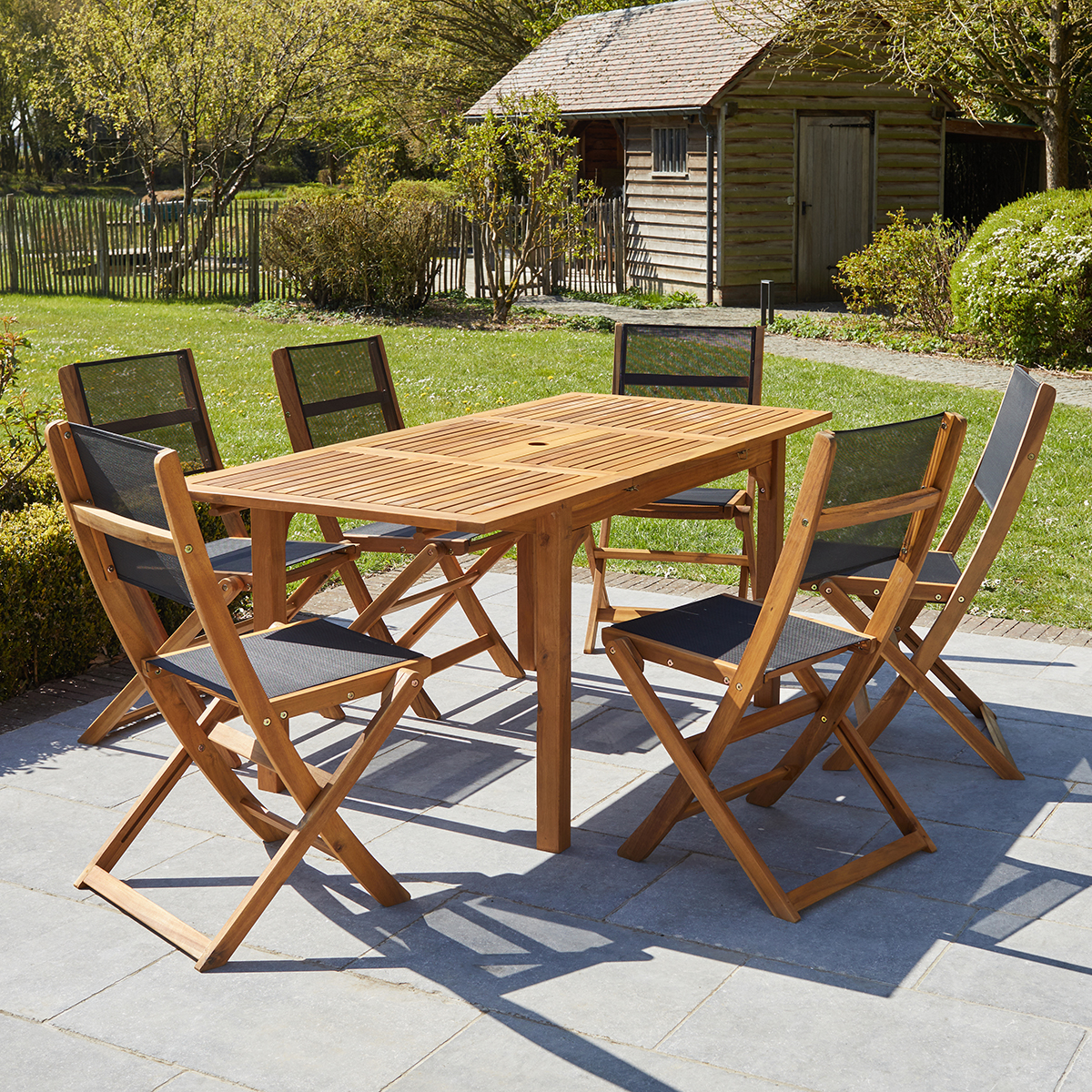 Ensemble en Acacia rectangulaire Table 6-8 avec 6 chaises Noires Wilsa Garden