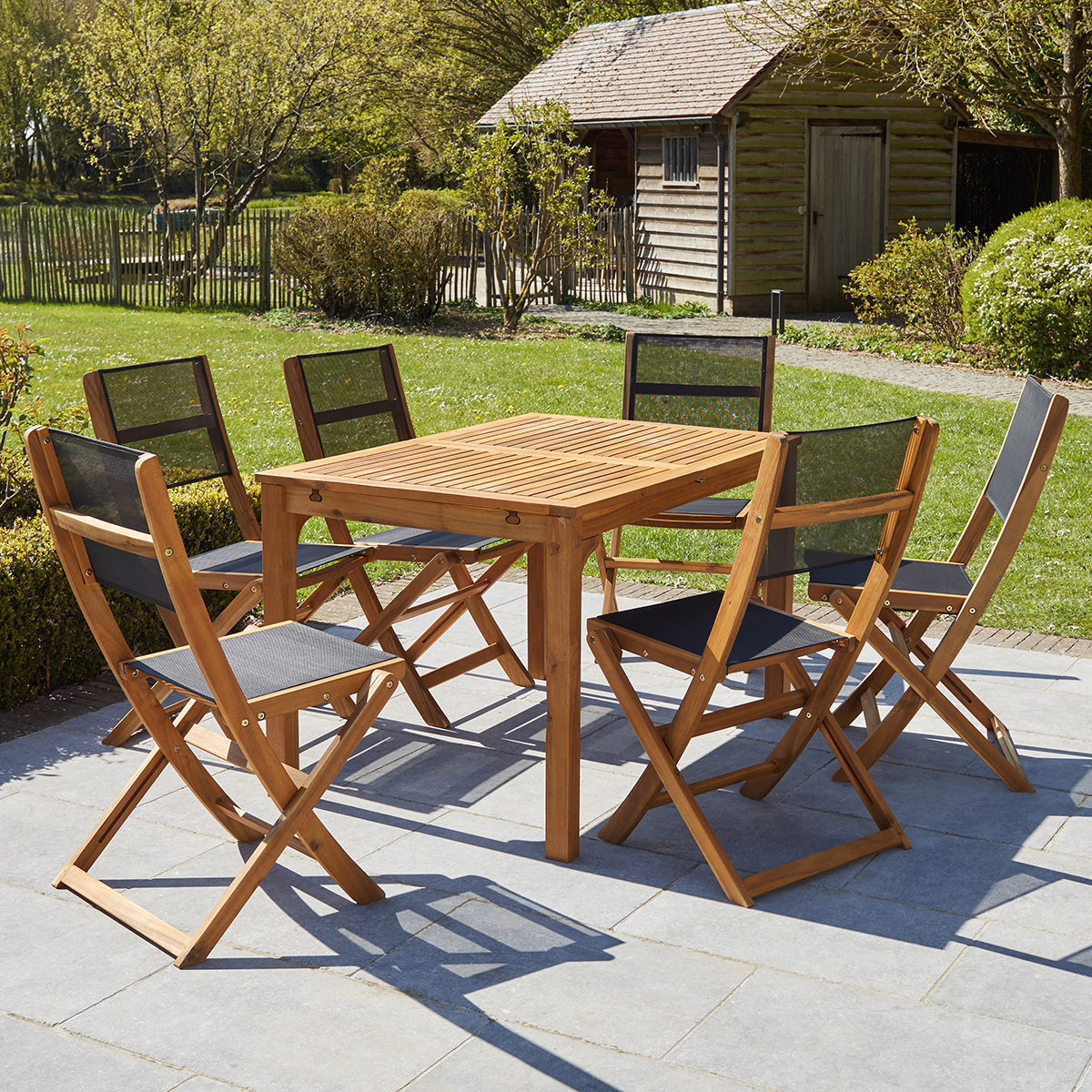 Ensemble en Acacia rectangulaire Table 6-8 avec 6 chaises Noires Wilsa Garden