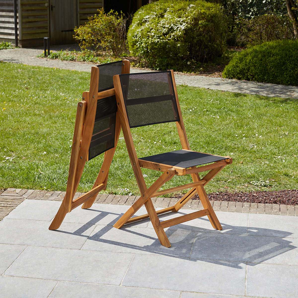 Ensemble en Acacia rectangulaire Table 6-8 avec 6 chaises Noires Wilsa Garden