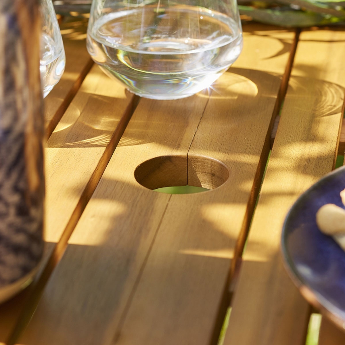 table en Acacia rectangulaire Table 6-8 avec 6 chaises Noires