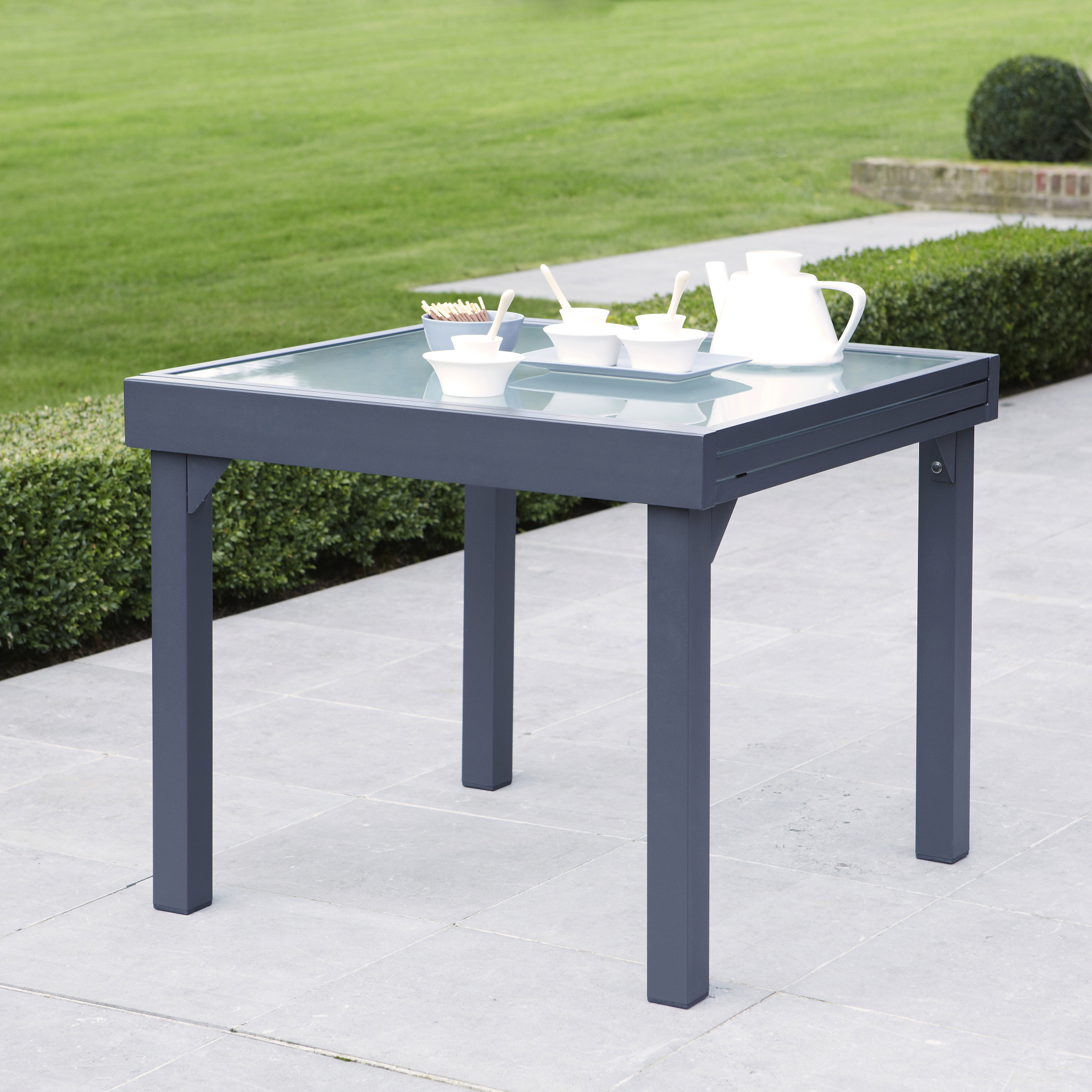 Table Modulo Verre gris 4/8 Mobilier de Jardin Alu Wilsa Garden table de jardin en verre gris