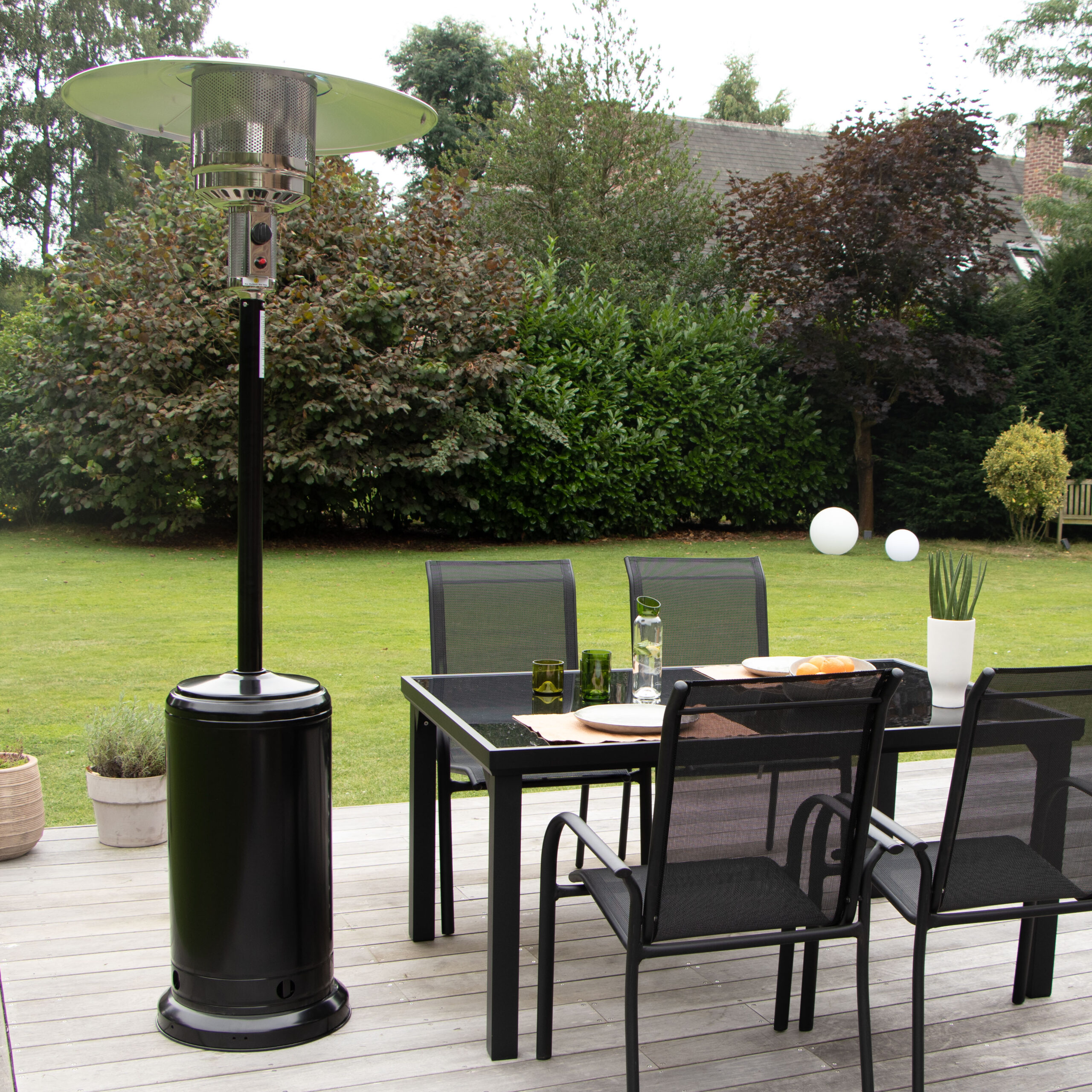 Parasol chauffant noir au gaz