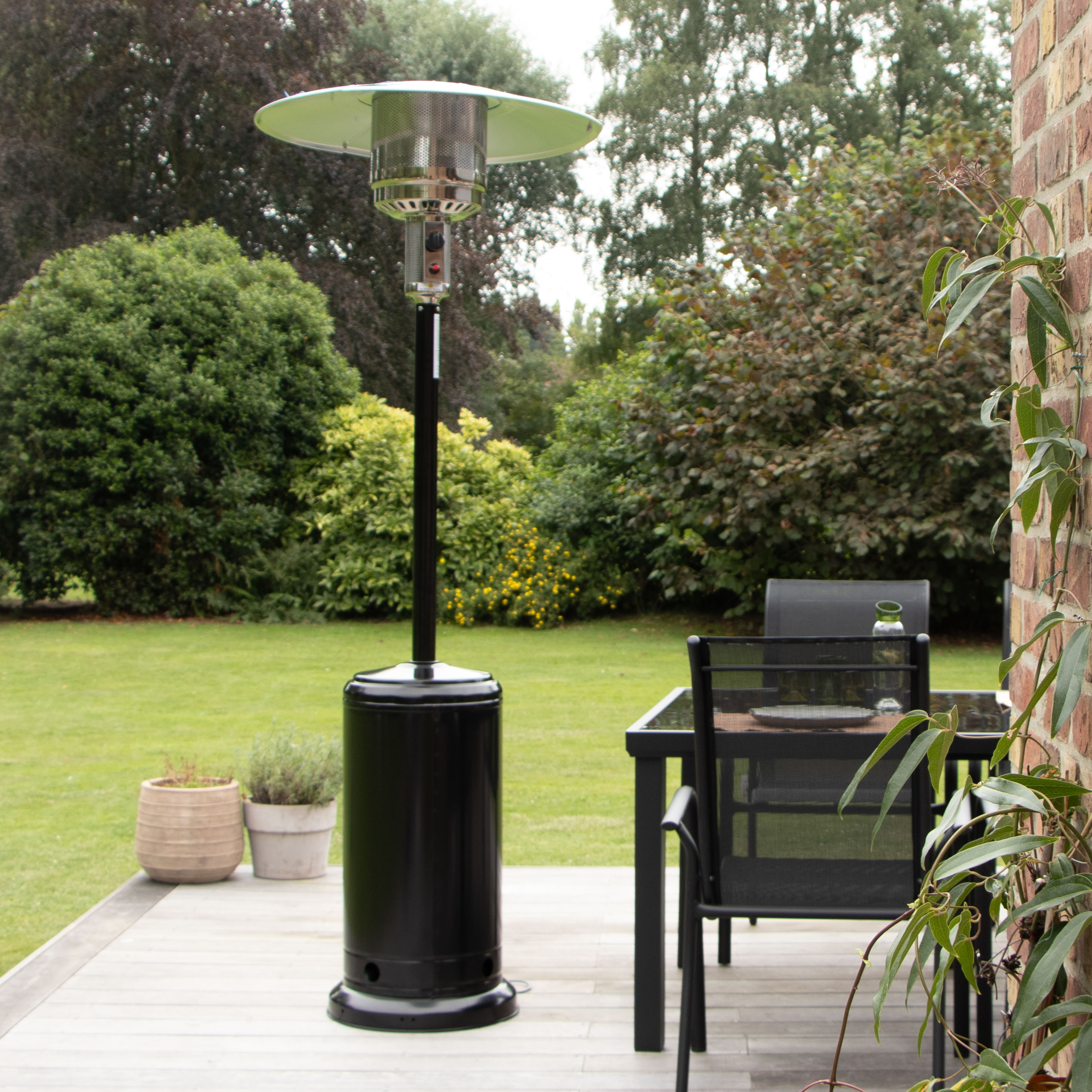 Parasol chauffant noir jardin