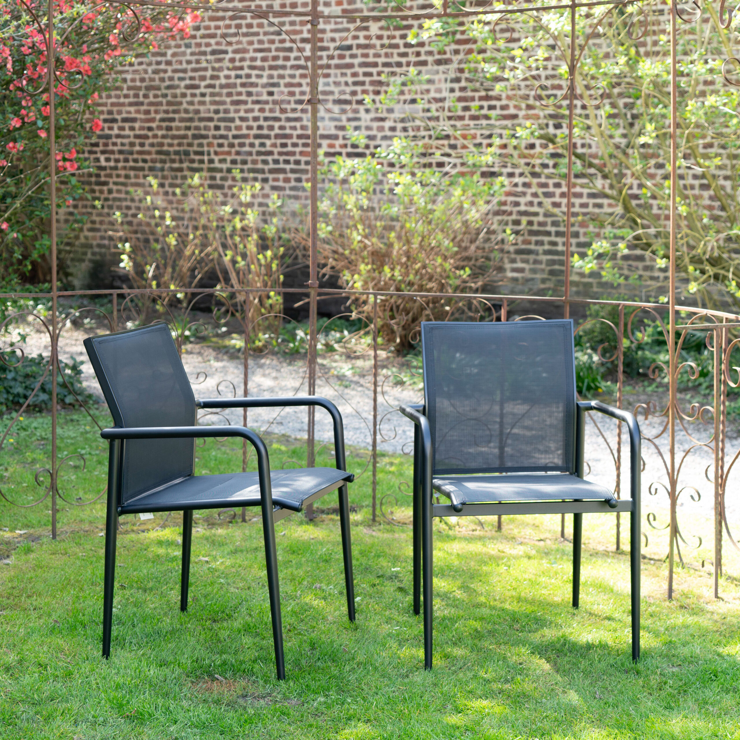 600809_1 MODULO deux fauteuils de jardin