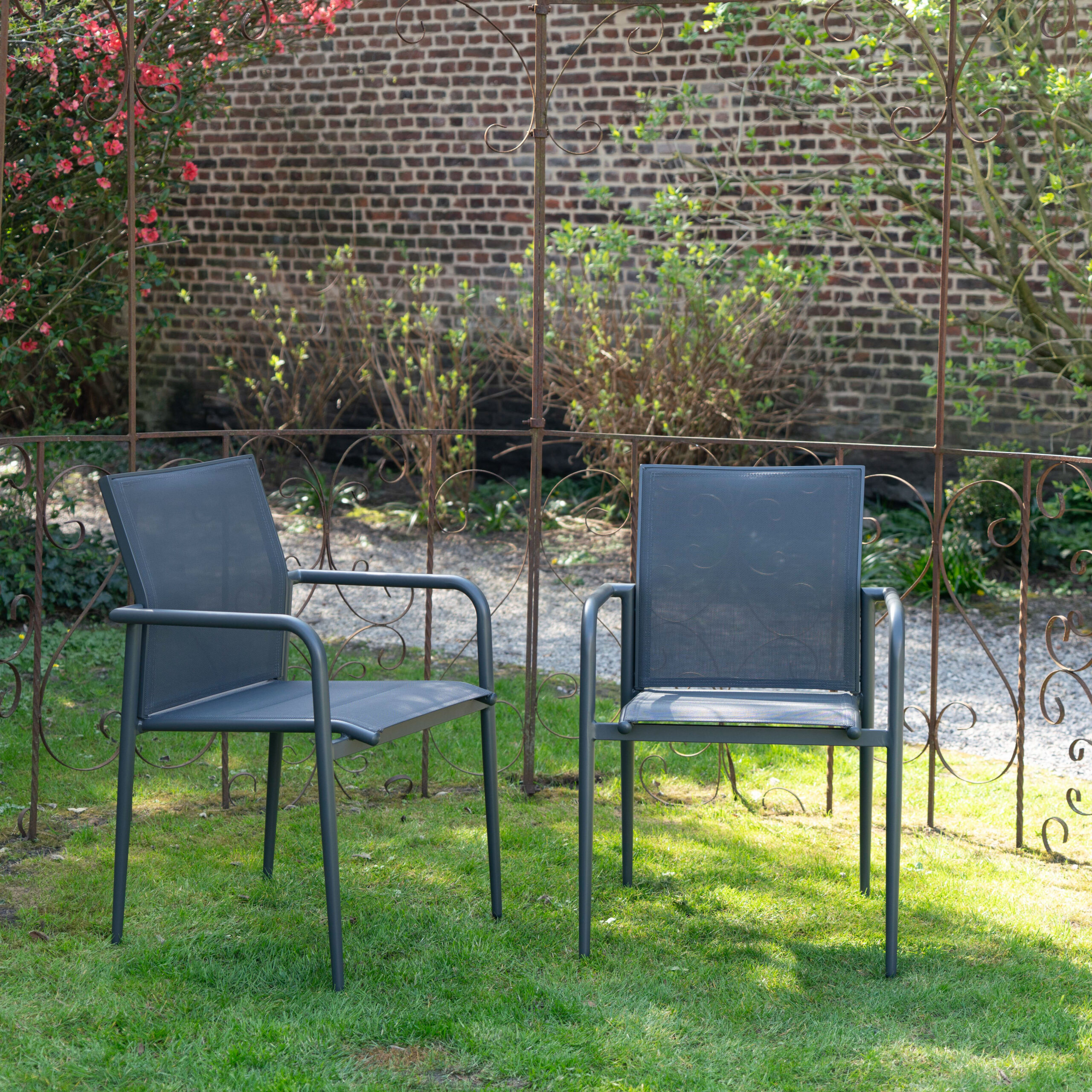 600810_1 MODULO deux fauteuils de jardin gris
