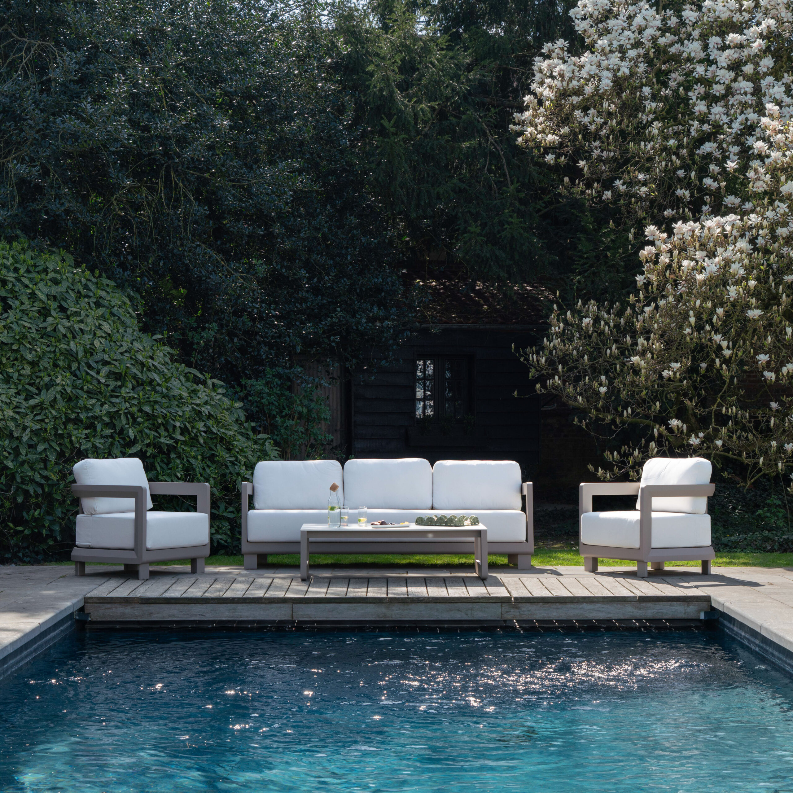 salon de jardin taupe et ivoire en aluminium