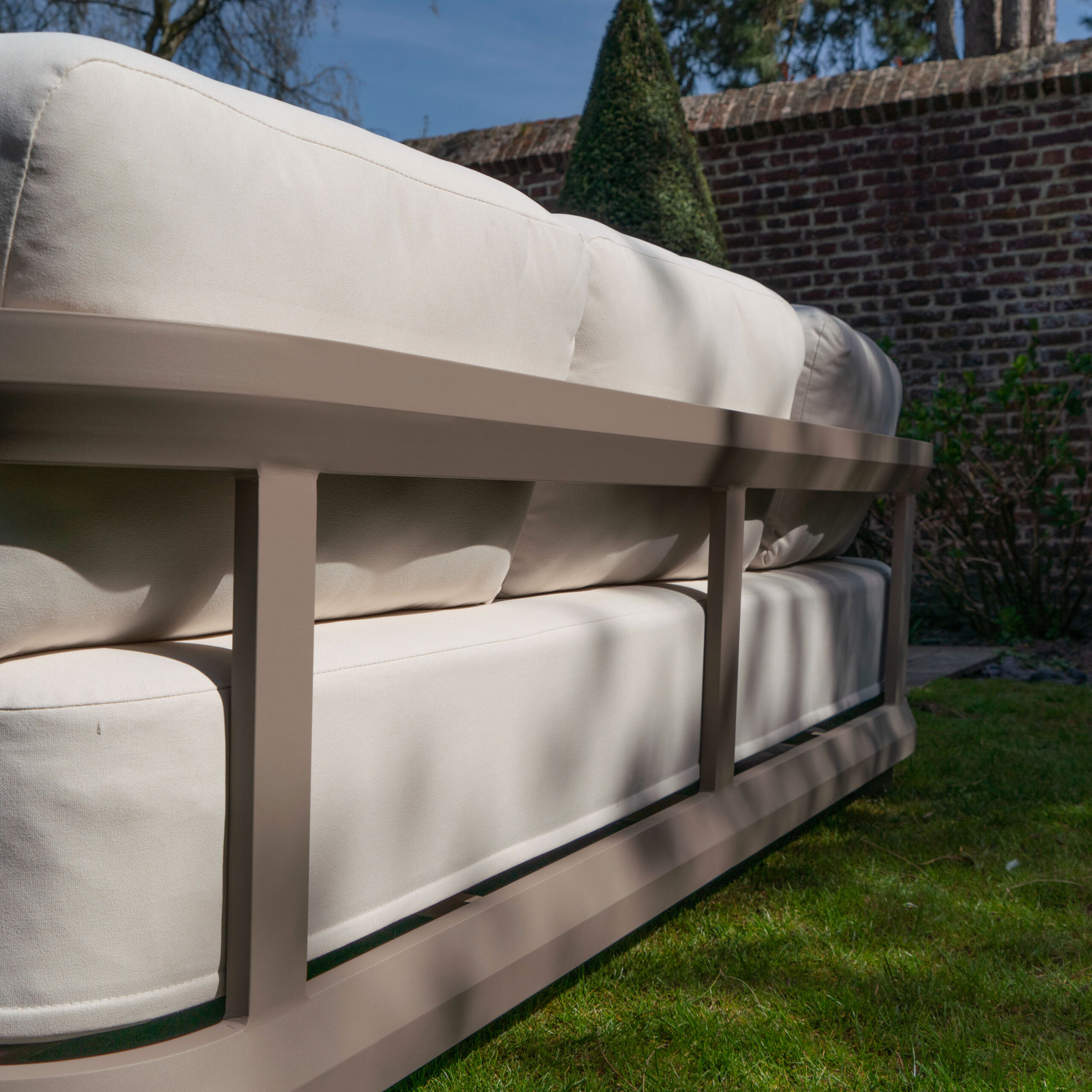 salon de jardin tendance taupe aluminium