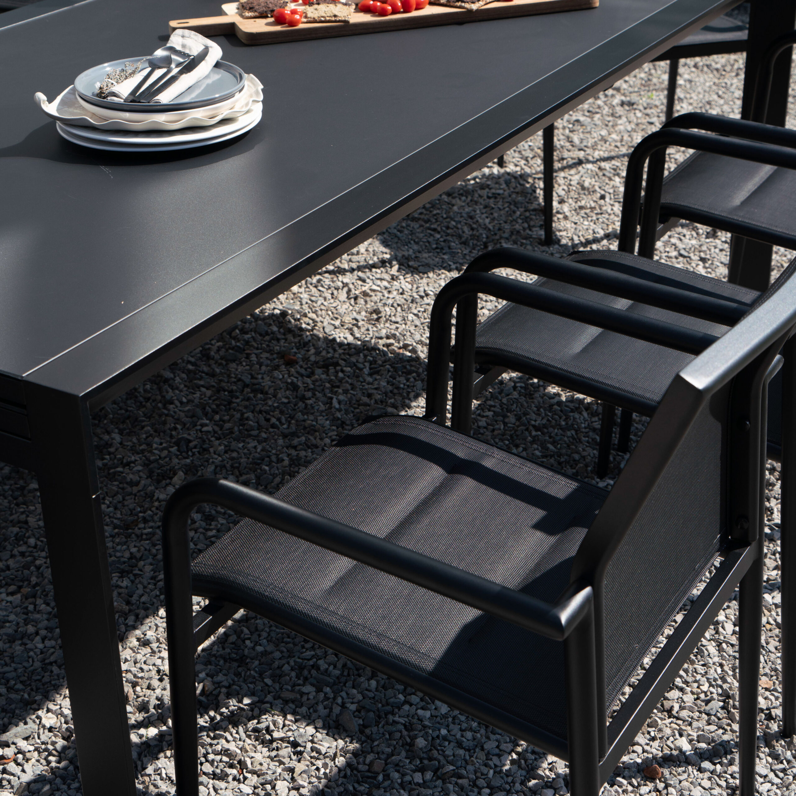 600817_8 MODULO fauteuil et table de jardin noir
