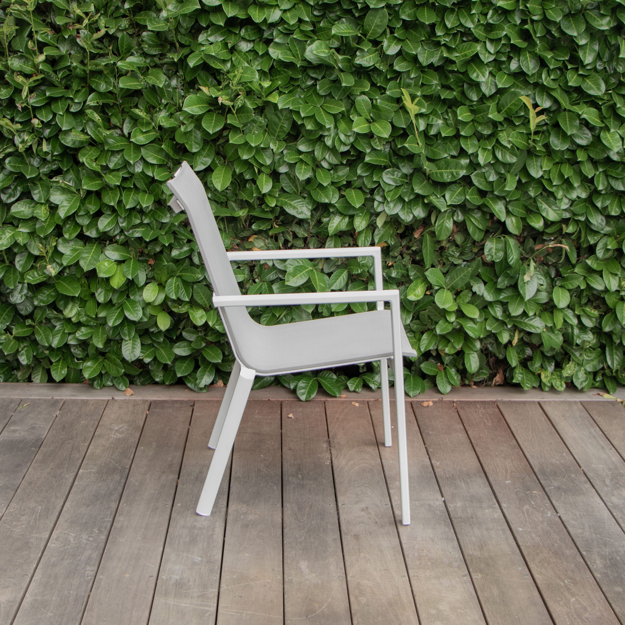 Fauteuil blanc et gris