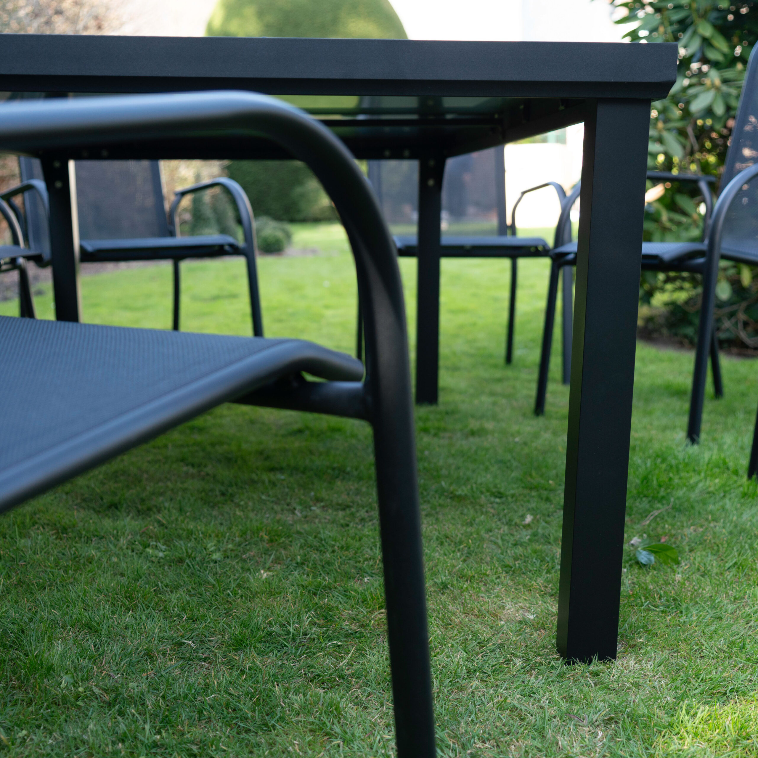602083_3 BLACK EDITION Table en aluminium et verre noir black edition wilsa garden