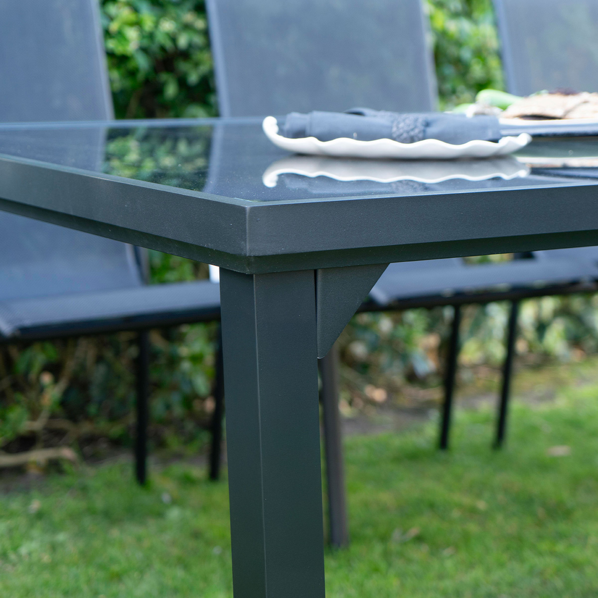 602083_6 BLACK EDITION Table en aluminium et verre noir black edition wilsa garden