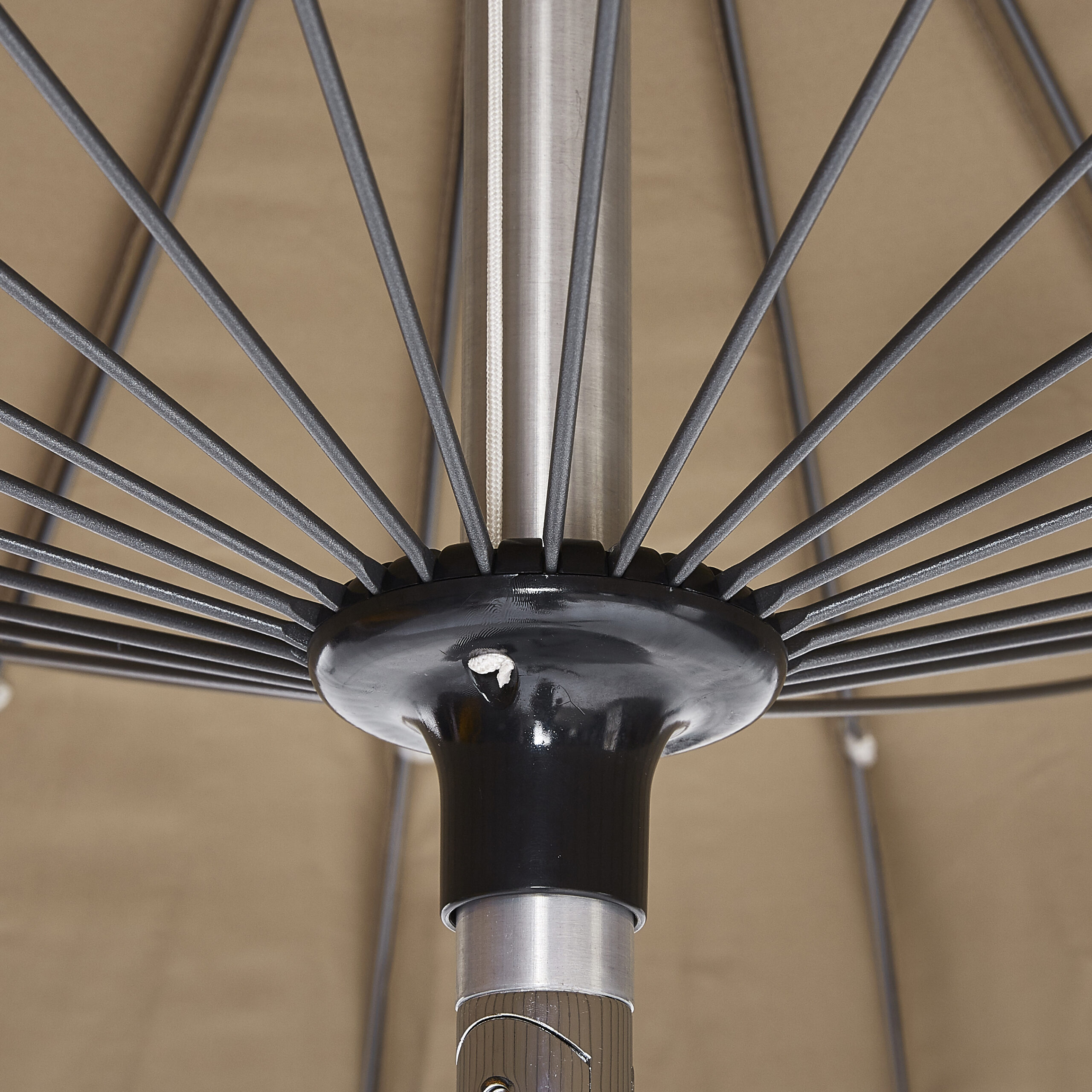 Parasol rond en toile 250 cm Accessoires de Jardin Wilsa Garden Parasol rond en toile 250 cm avec baleines