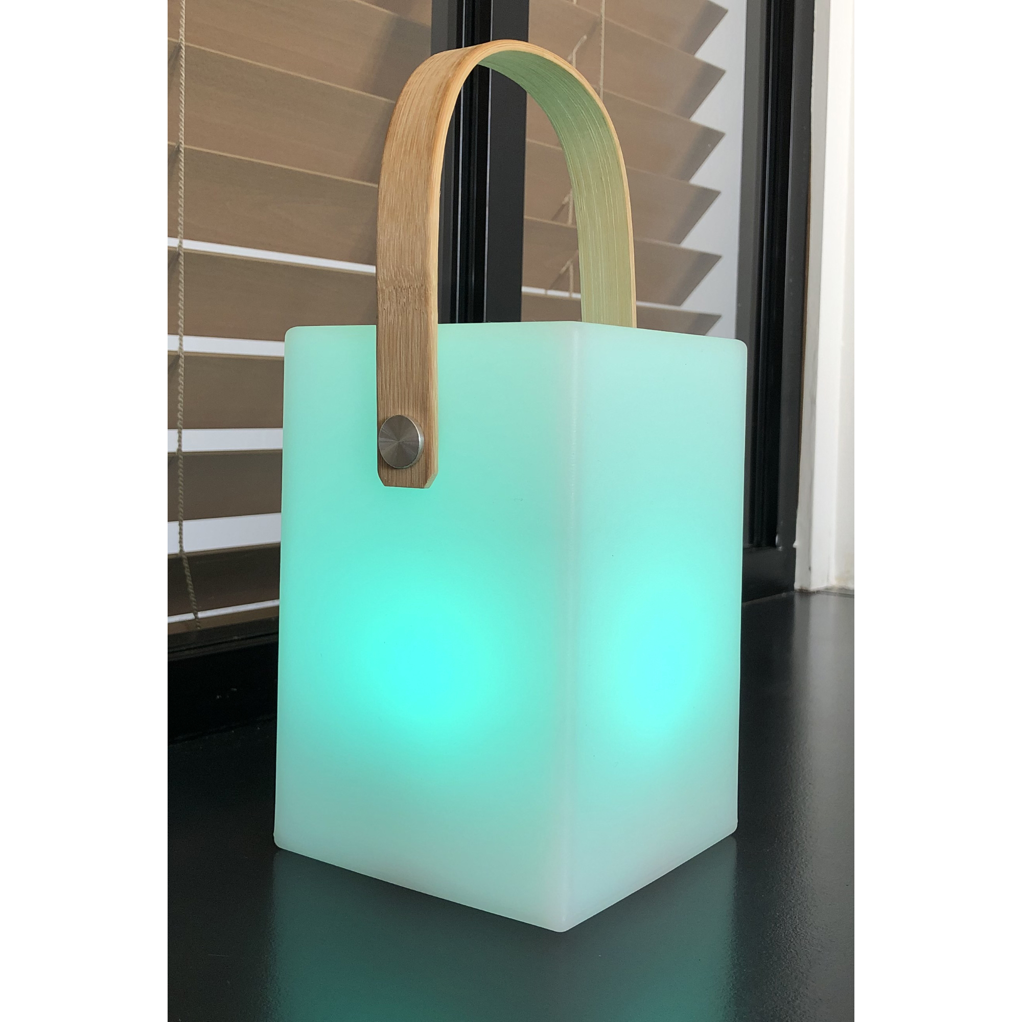 Lampe de table LED cubique