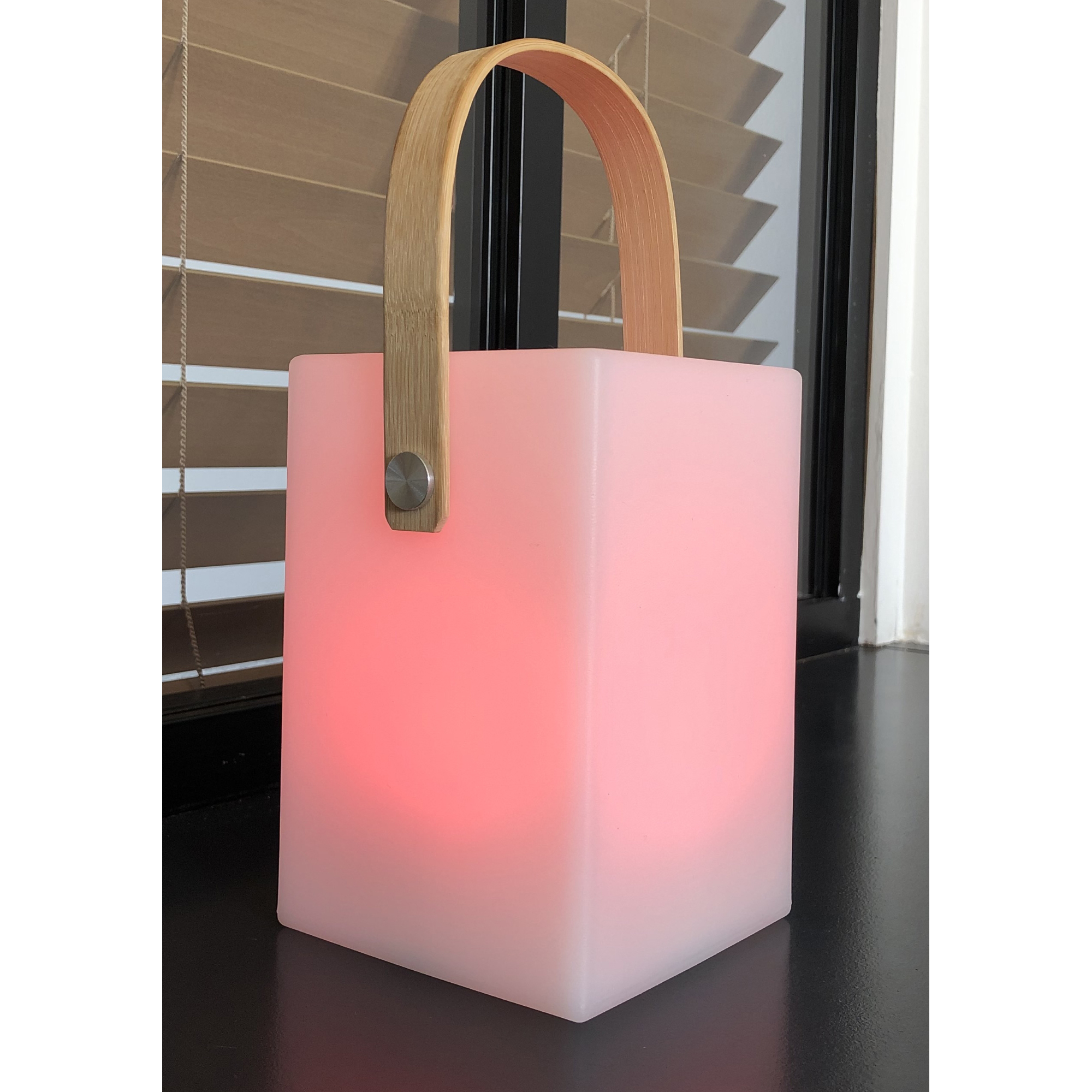 Lampe de table LED cubique