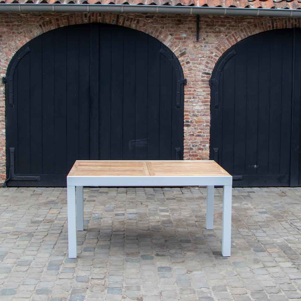 table de jardin bois