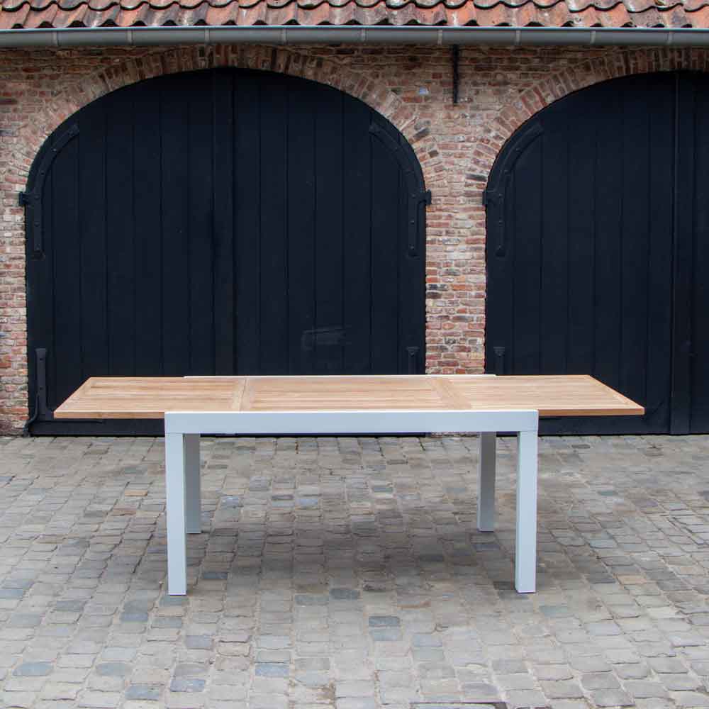 table de jardin en bois