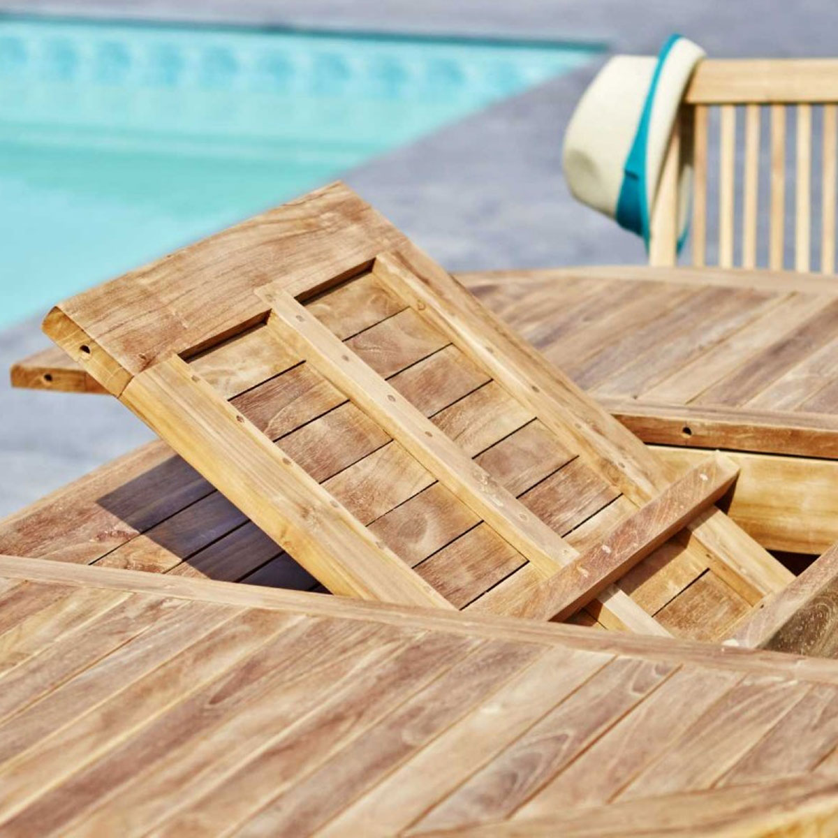 table en bois de teck ovale avec 8 chaises