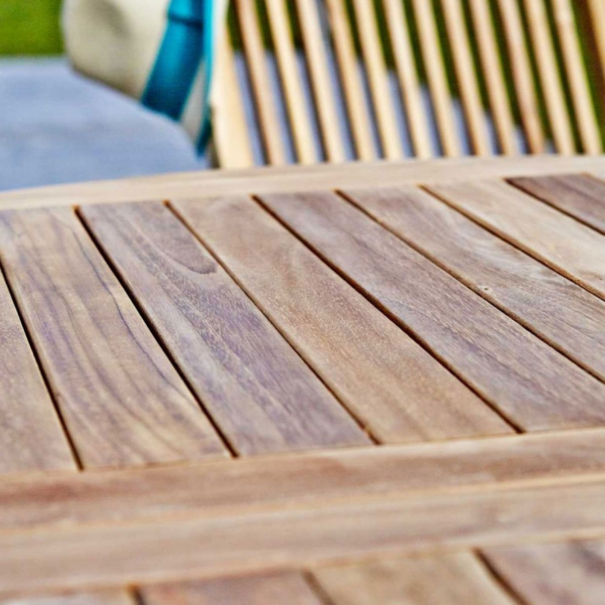 Table en teck 8-10 places avec 8 chaises