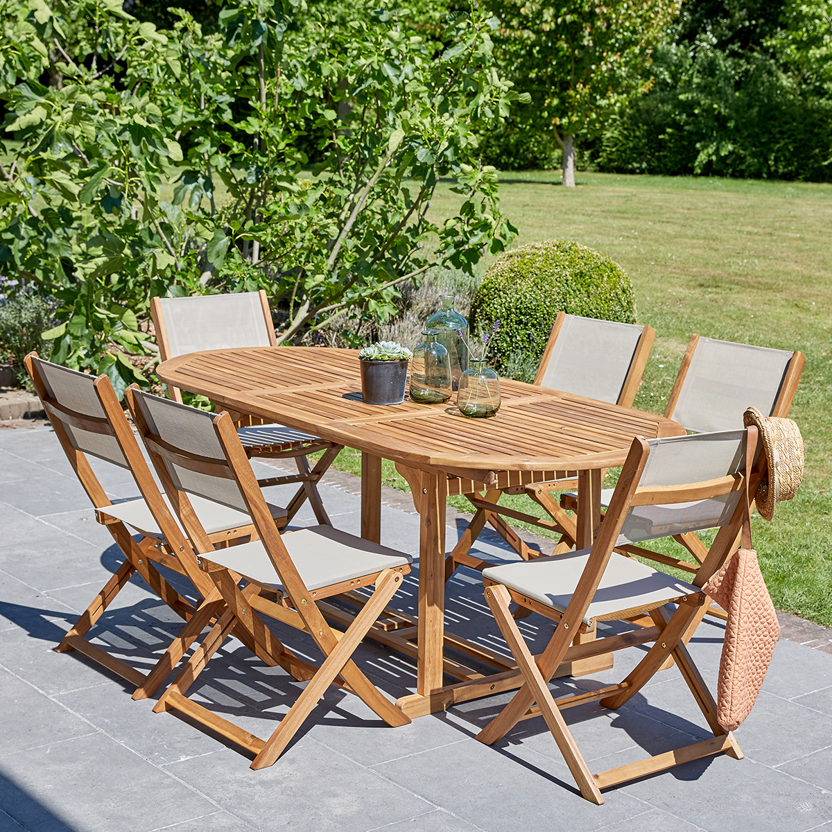 Ensemble en Acacia ovale Table 6-8 avec 6 chaises Grises Mobilier Exotique Wilsa Garden salon de jardin en bois d'acacia ovale avec 6 chaises gris clair