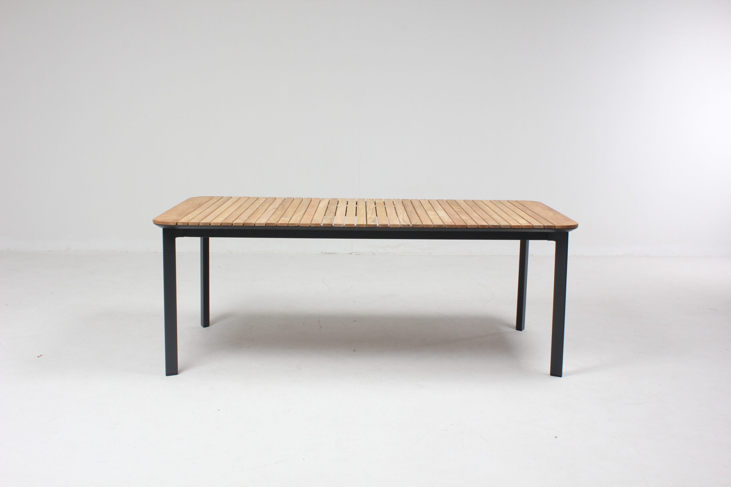 606000 Table en teck massif et aluminium Anthracite PIANA 606000 Table en teck massif et aluminium Anthracite PIANA